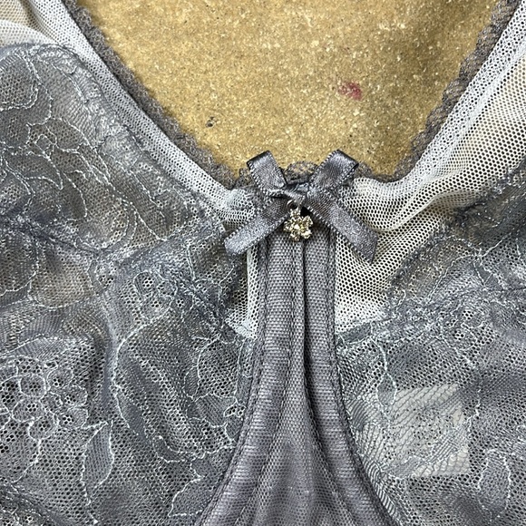 Wacoal Retro Chic Underwire Bra in Silver/Gray
Size: 40D - Picture 7 of 8